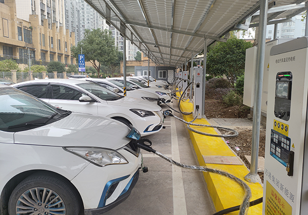 忠縣分公司新能源汽車(chē)充電站投入運(yùn)營(yíng)1.jpg